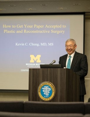 Kevin C. Chung先生をお招きしご講演頂きました。