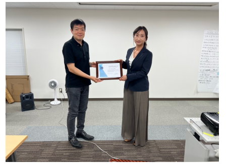 留学生の修了証授与を行いました