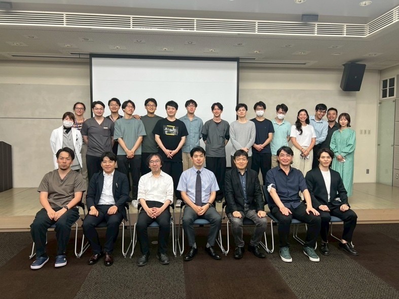 飯田拓也先生の招待講演を執り行いました